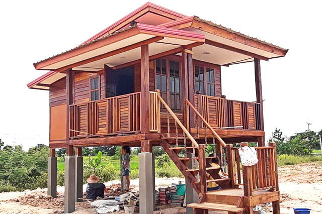 3. บ้านไม้ยกพื้นสูงขนาดกะทัดรัด กลิ่นอายบ้านไทยโบราณ ก่อสร้างจากวัสดุไม้เก่า ในงบประมาณ 275,000 บาท