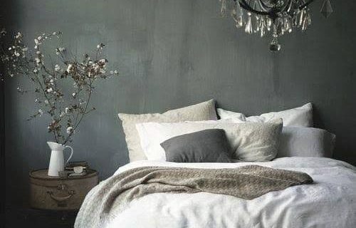 Decorate your own vintage bedroom
